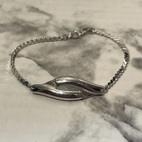 Vintage signed monet silver tone bracelet - Picture 5 of 5